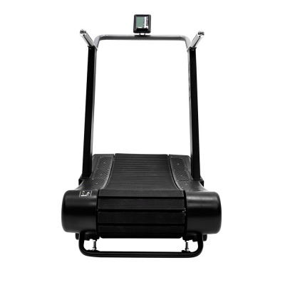 Passadeira preta com visor digital e correia antiderrapante vista frontal