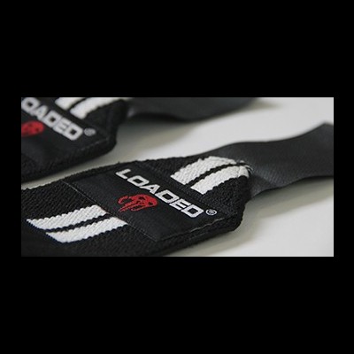 Correias pretas com detalhes brancos e etiqueta com texto LOADED