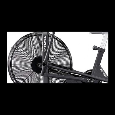 Bicicleta de exercício preta com roda de ventoinha e texto AIR BIKE