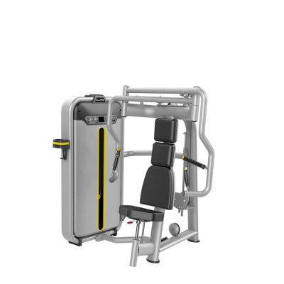 Máquina de exercício para treino de peito com assento preto e estrutura metálica cinza