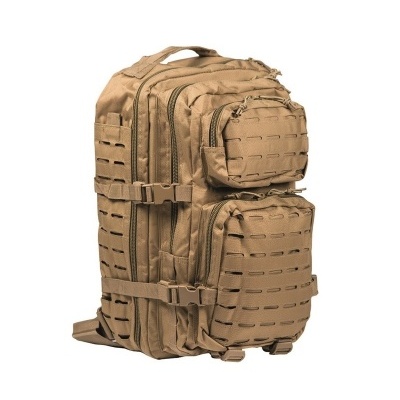 Mochila tática bege com múltiplos compartimentos e design perfurado