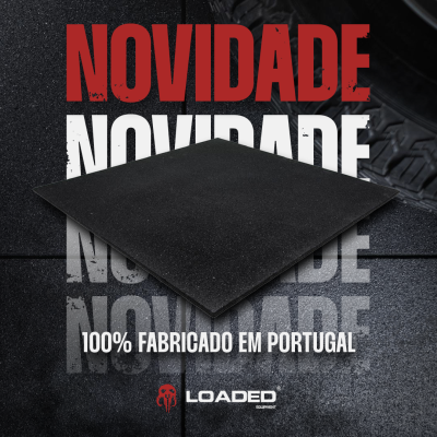 Chapa quadrada preta com texto promocional 'NOVIDADE' e '100% FABRICADO EM PORTUGAL'