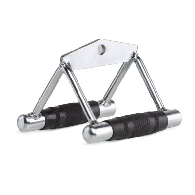 Ferramenta metálica de puxar com pegas pretas texturizadas.