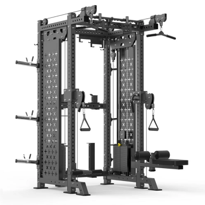 Equipamento multifuncional de ginásio cinza escuro com barras e polias