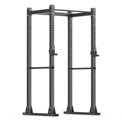 Estrutura metálica preta para fitness com quatro pilares e barras horizontais