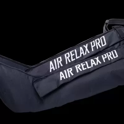 Duas bolsas compridas pretas com texto AIR RELAX PRO