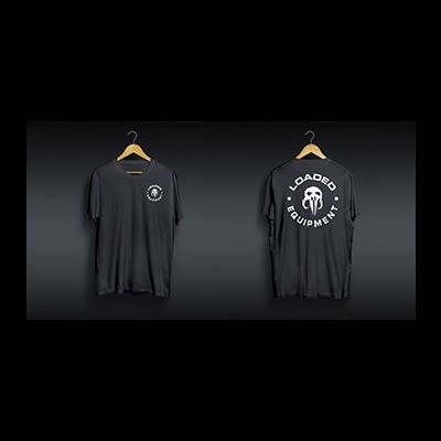 Camisola preta com texto branco 'LOADED EQUIPMENT' e símbolo