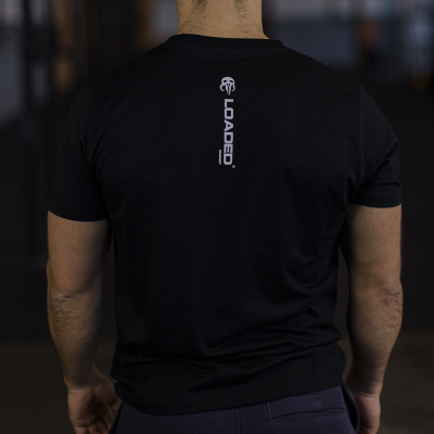 T-shirt preta vista de costas com logótipo branco 'LOADED'