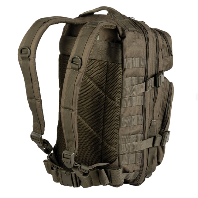 Mochila tática castanha com alças acolchoadas e múltiplos compartimentos