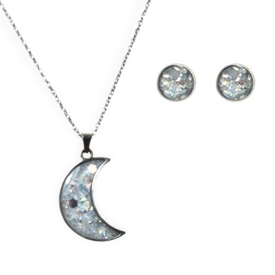 Colar com pendente de meia-lua e par de brincos redondos cinza brilhantes