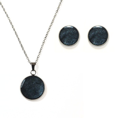 Conjunto colar e brincos com pedra azul escura e corrente prateada