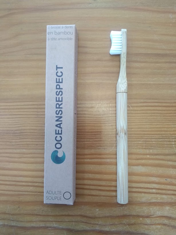 Escova de dentes de bambu com embalagem de papel reciclado