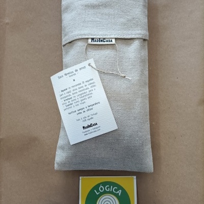 Saco térmico de semente em tecido cru com etiquetas e selo Lógica Ecológica.