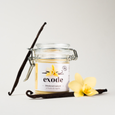 Frasco de desodorizante natural com vagens e flor de baunilha