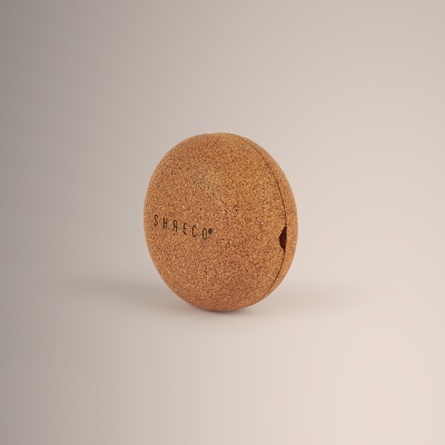 Bola de ioga de cortiça com marca SHAECO® e recorte lateral