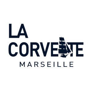 Logótipo LA CORVETTE MARSEILLE com silhueta de barco à vela