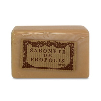 Barra de sabonete bege com etiqueta castanha 'SABONETE DE PRÓPOLIS 150 g'