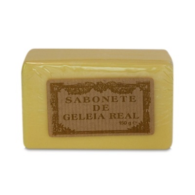 Sabonete amarelo com etiqueta marrom e texto em português