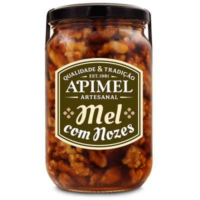 Frasco de mel com nozes da Apimel com etiqueta verde e tampa preta