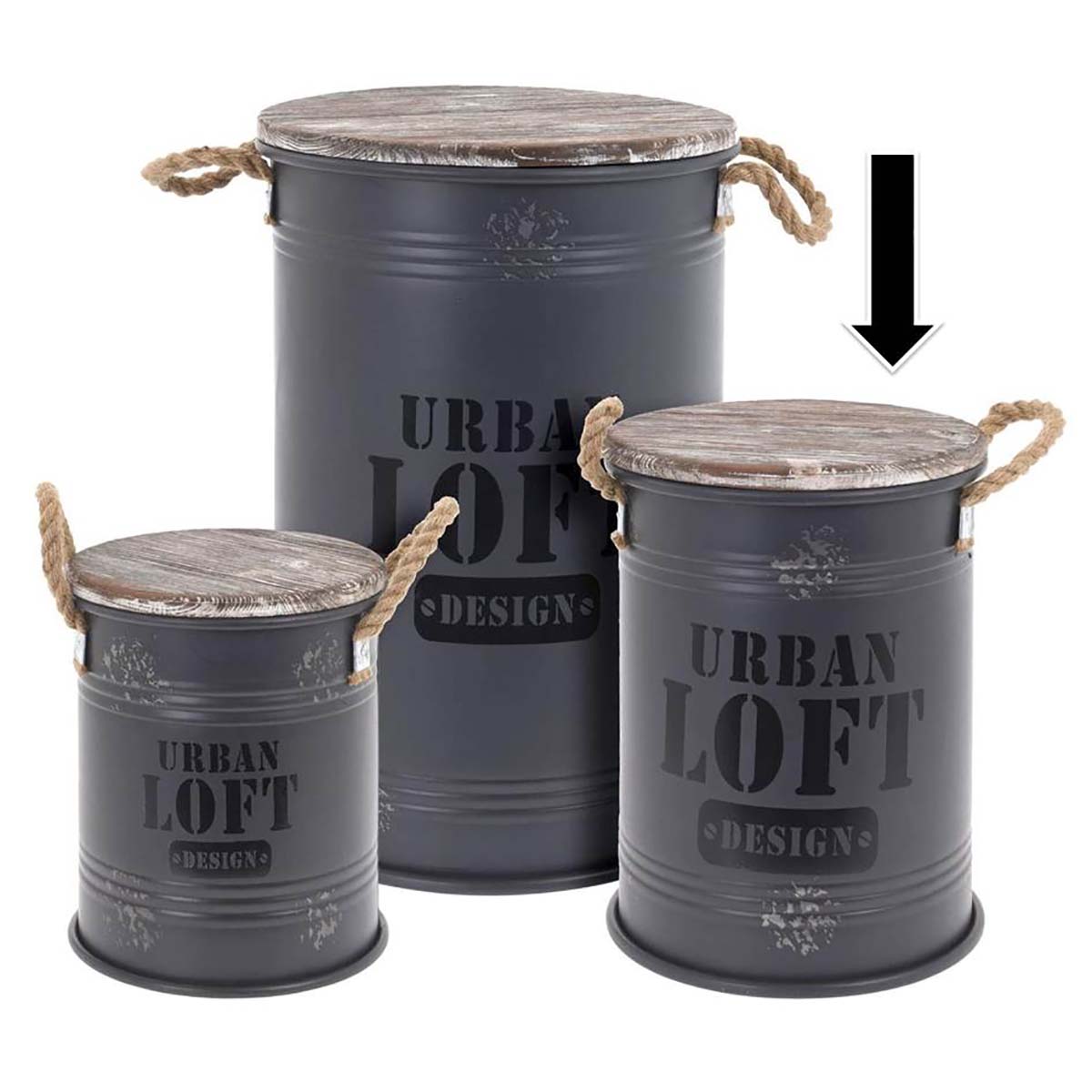 Três recipientes cilíndricos cinzentos com tampas de madeira e cordas como alças