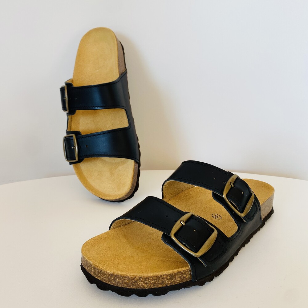 Sandálias birkenstock com tiras negras e palmilha bege