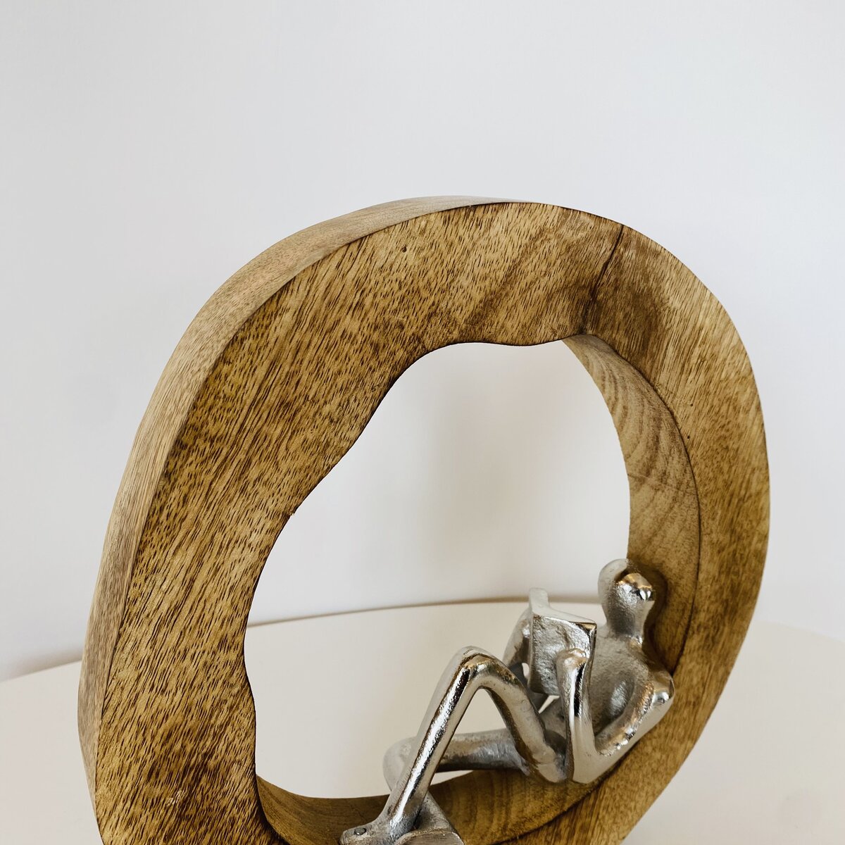 Escultura decorativa metálica e madeira circulo