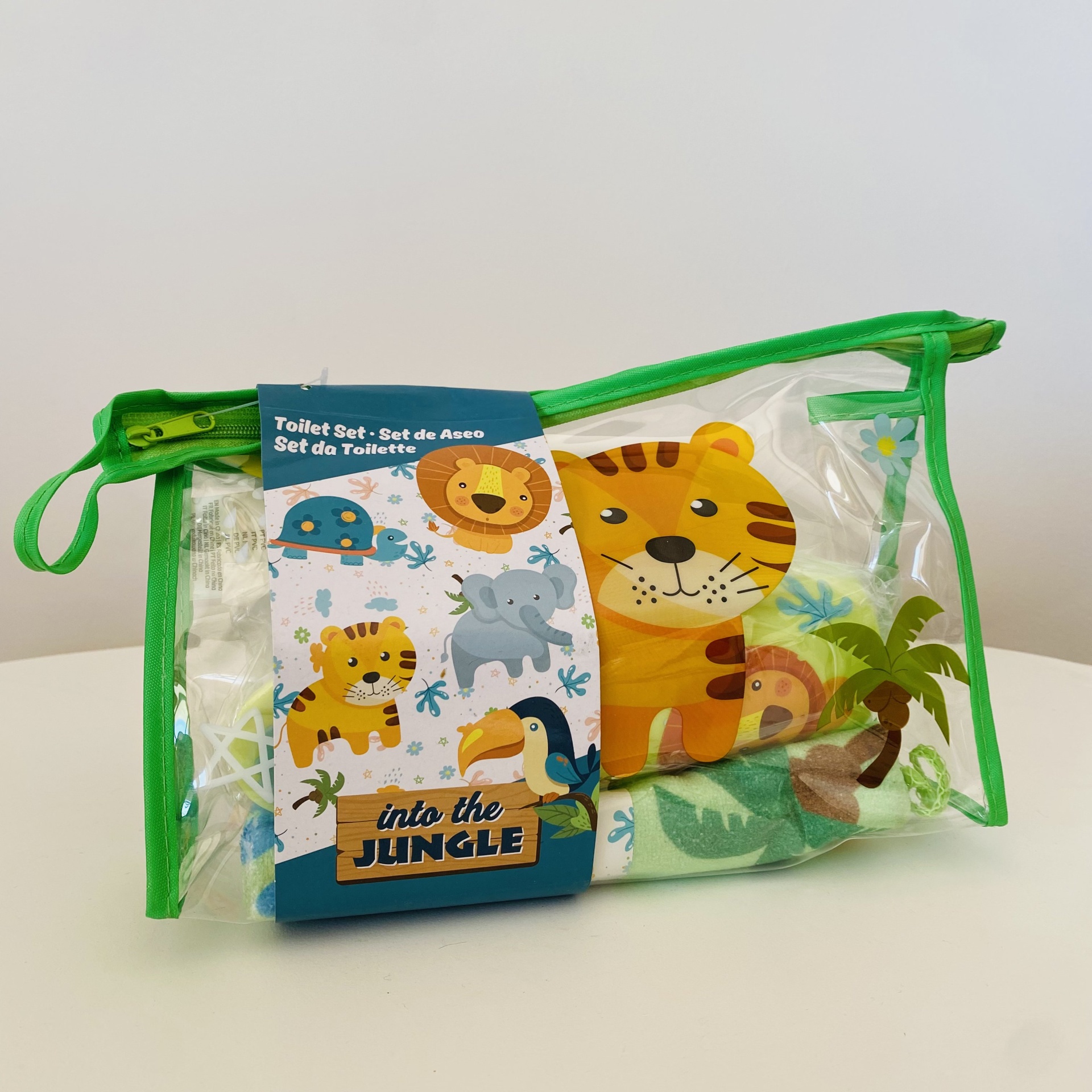 Conjunto de toalete infantil com tema de animais da selva em bolsa transparente verde