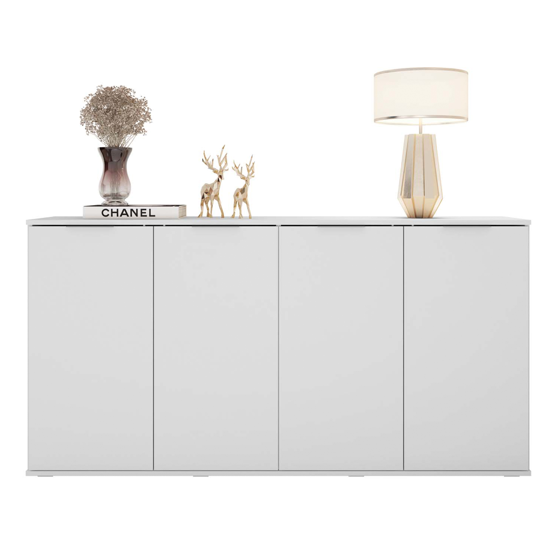 Aparador branco com decoração composta por vaso, livro, esculturas de veados e candeeiro.