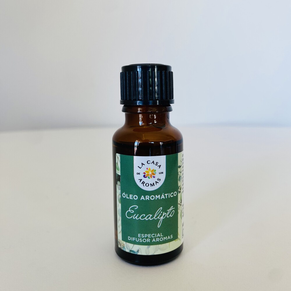 Frasco pequeno de óleo aromático de eucalipto com tampa preta e rótulo verde