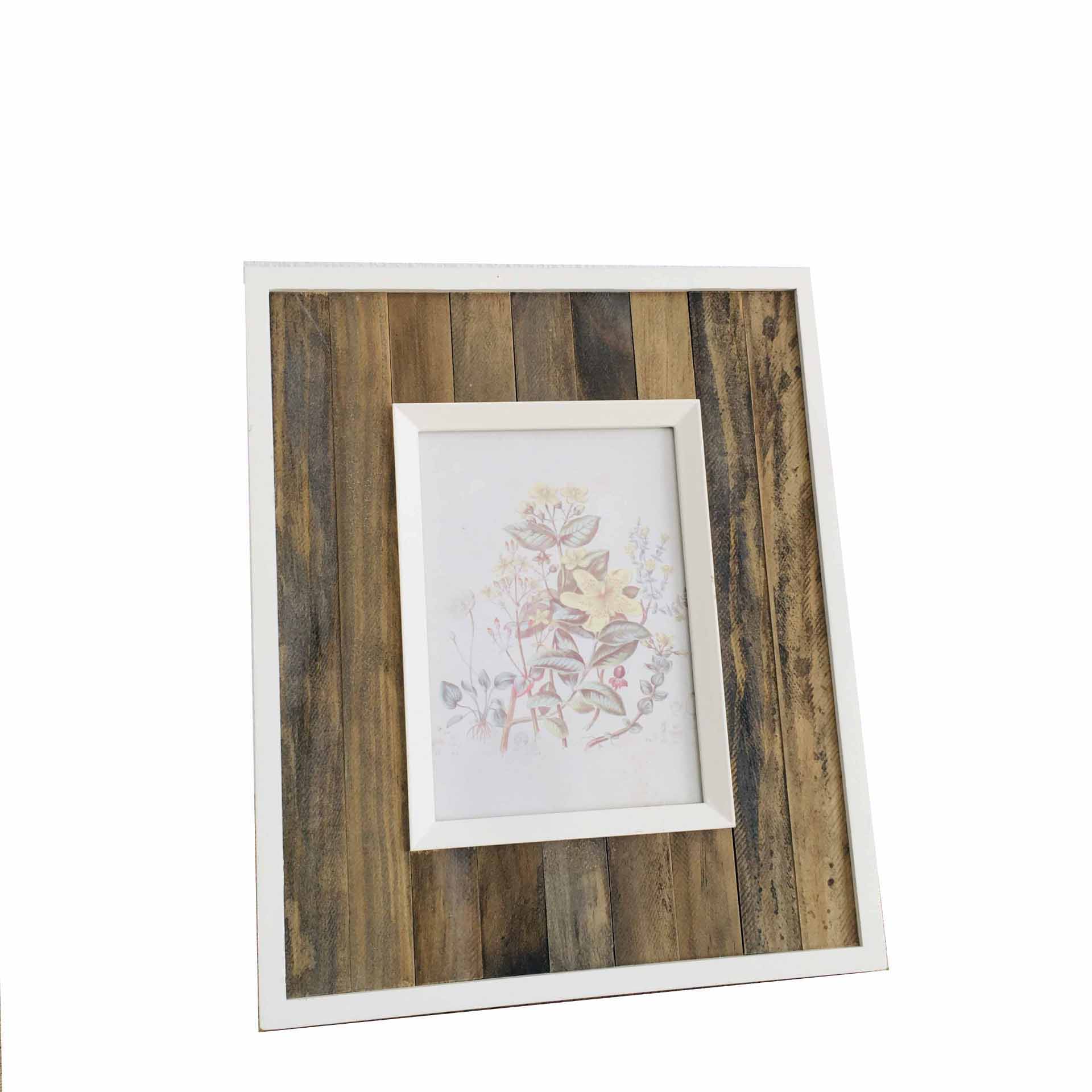 Moldura madeira castanha e branca com foto de flores secas