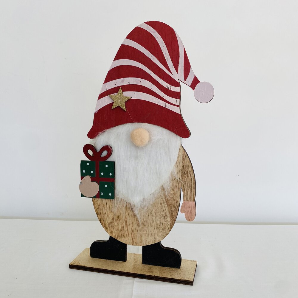 Figura de gnomo de Natal em madeira com presente
