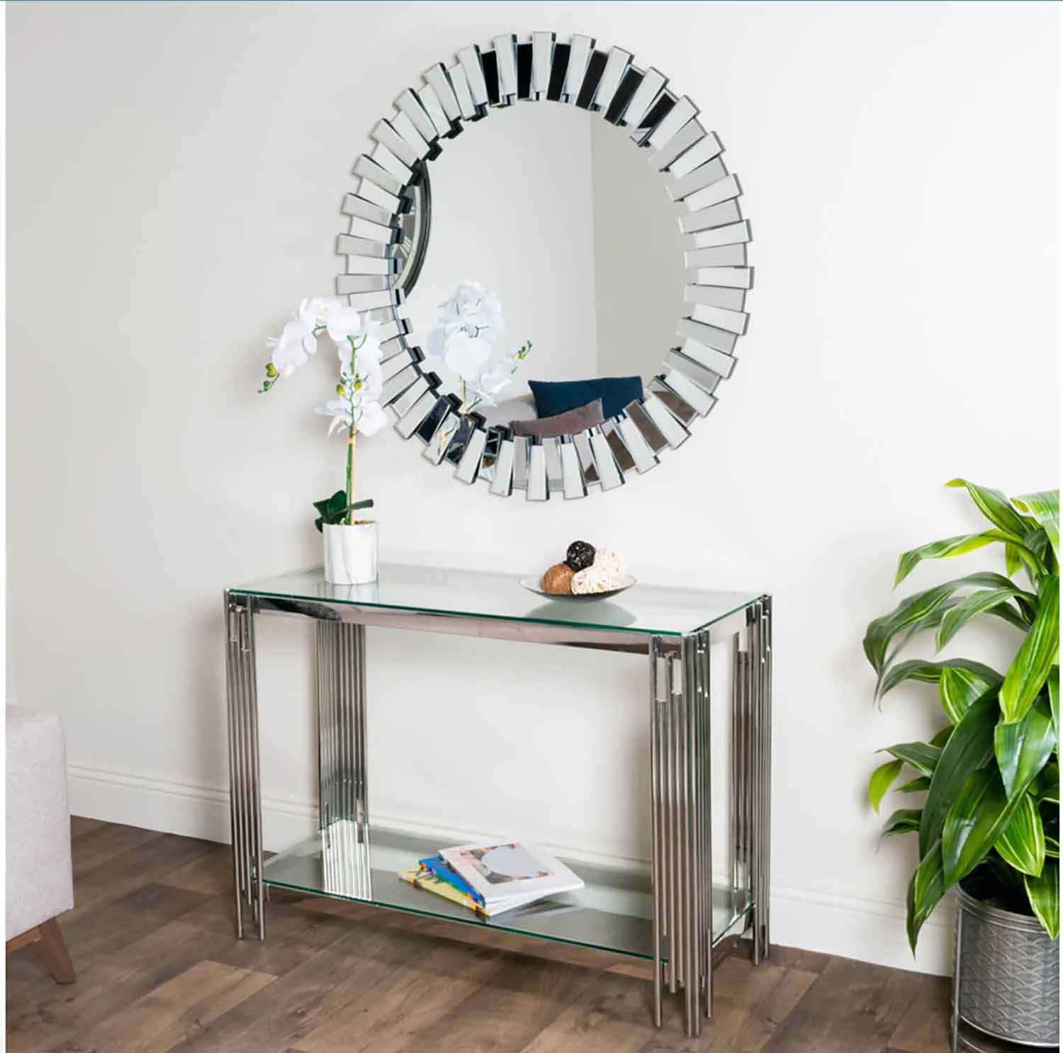 Espelho redondo com moldura espelhada e consola metálica com tampo de vidro