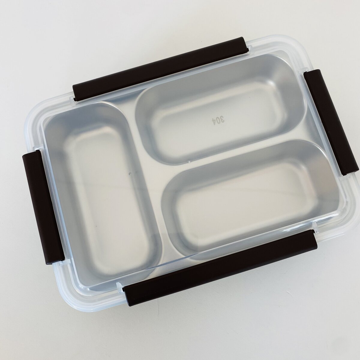 Marmita retangular transparente com três compartimentos e tampa com fechos negros