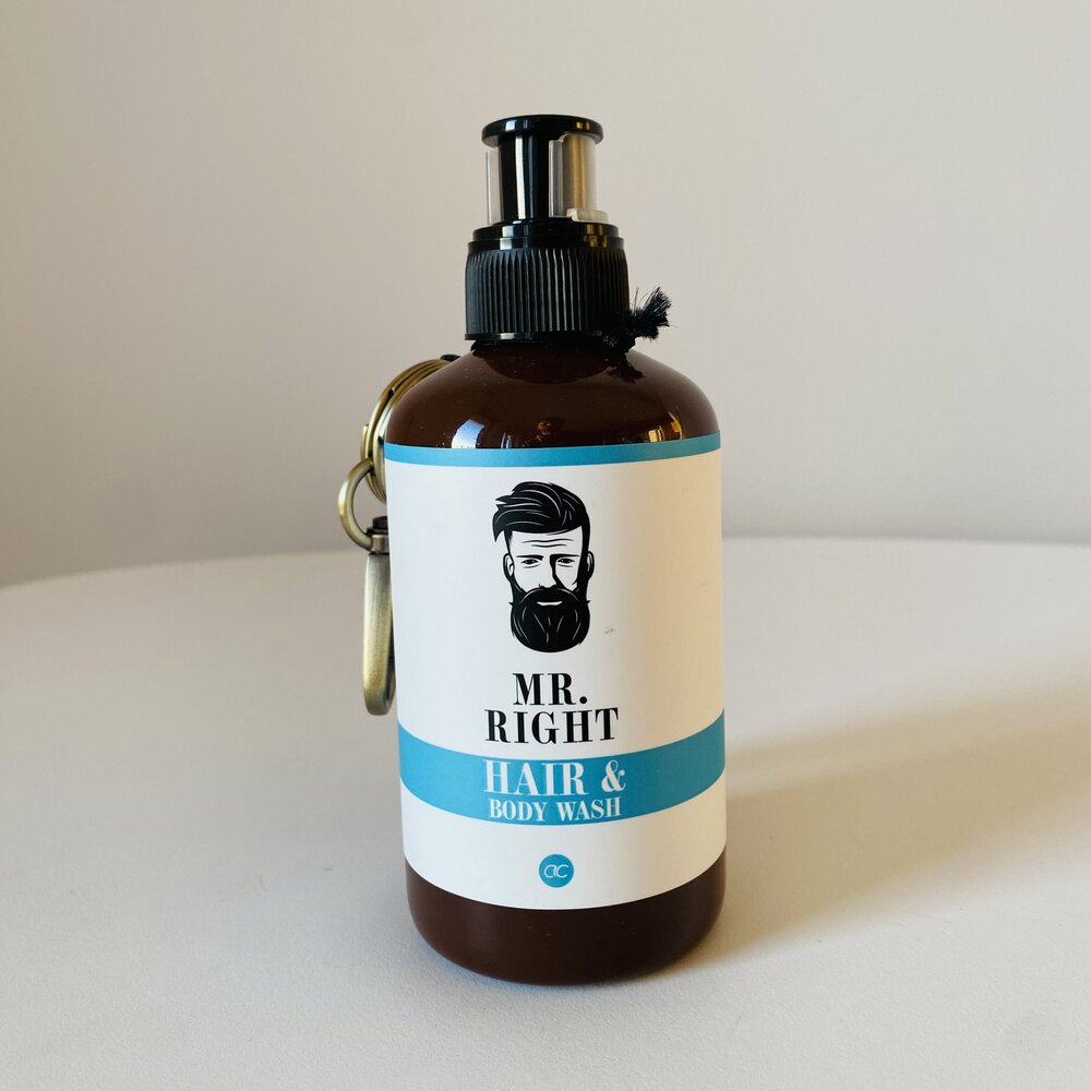 Frasco castanho de gel de banho e cabelo com etiqueta branca e azul