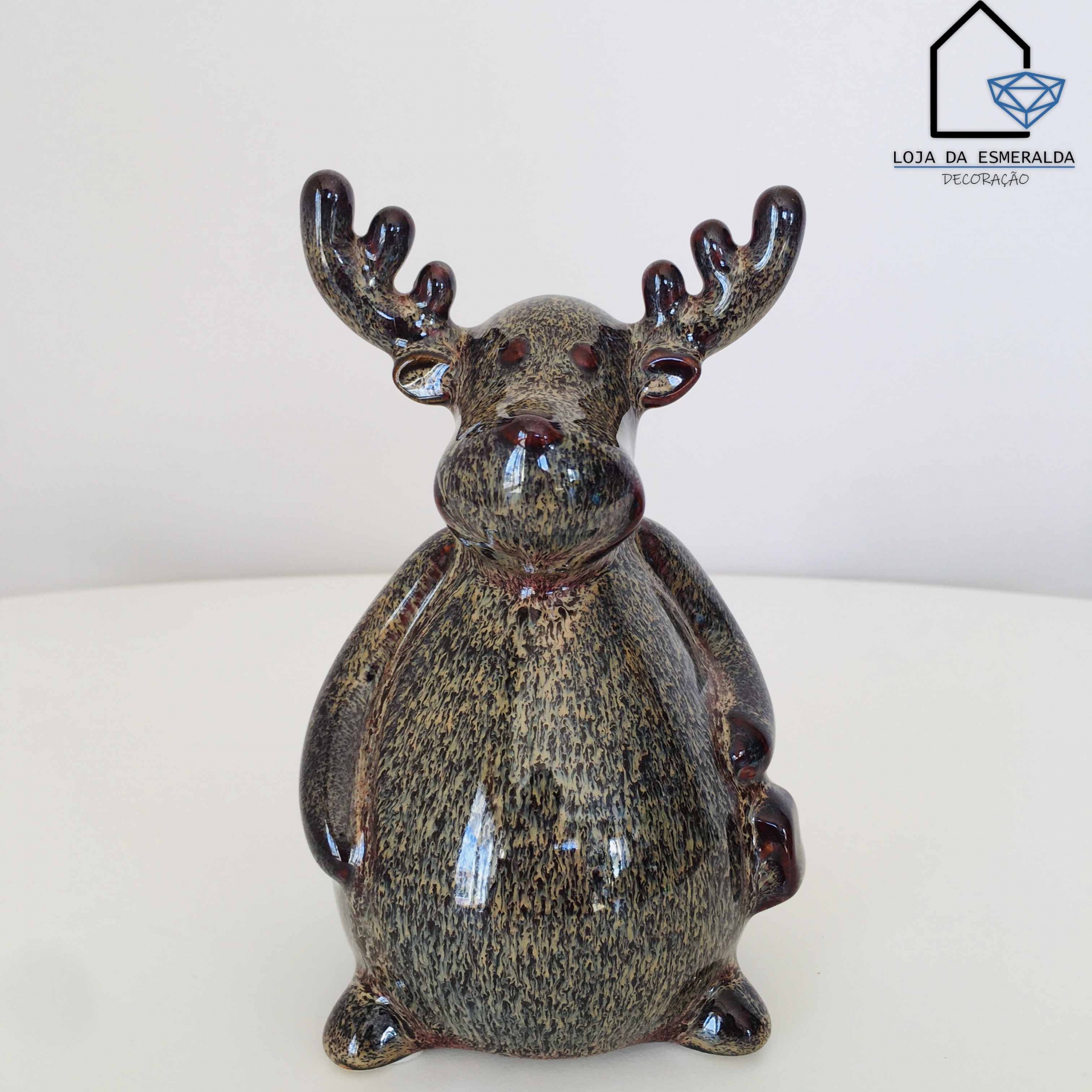 Estatueta de rena em cerâmica castanha com brilho