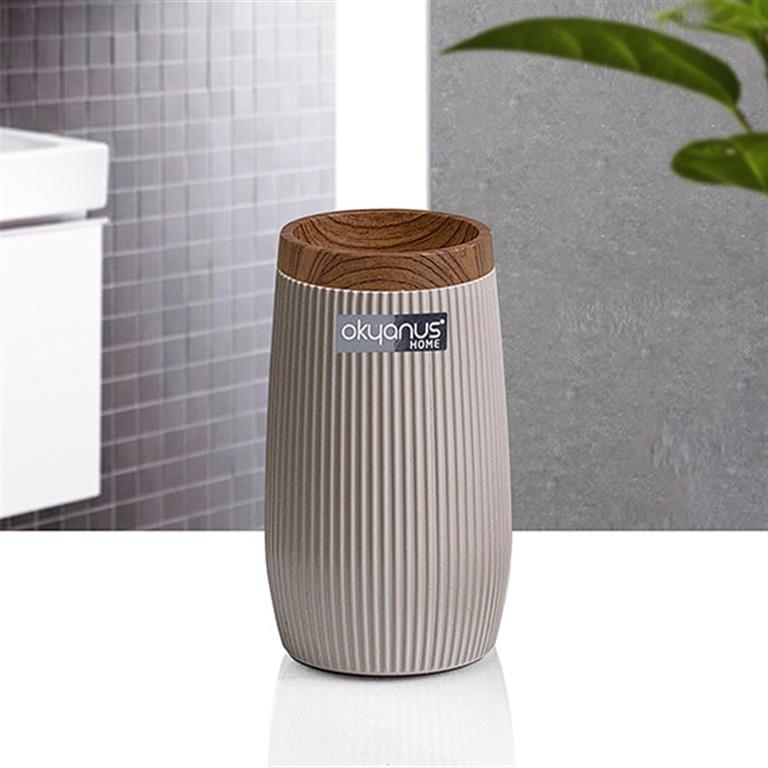Frasco cilíndrico cinza com tampa de madeira e etiqueta 'okyanus HOME'