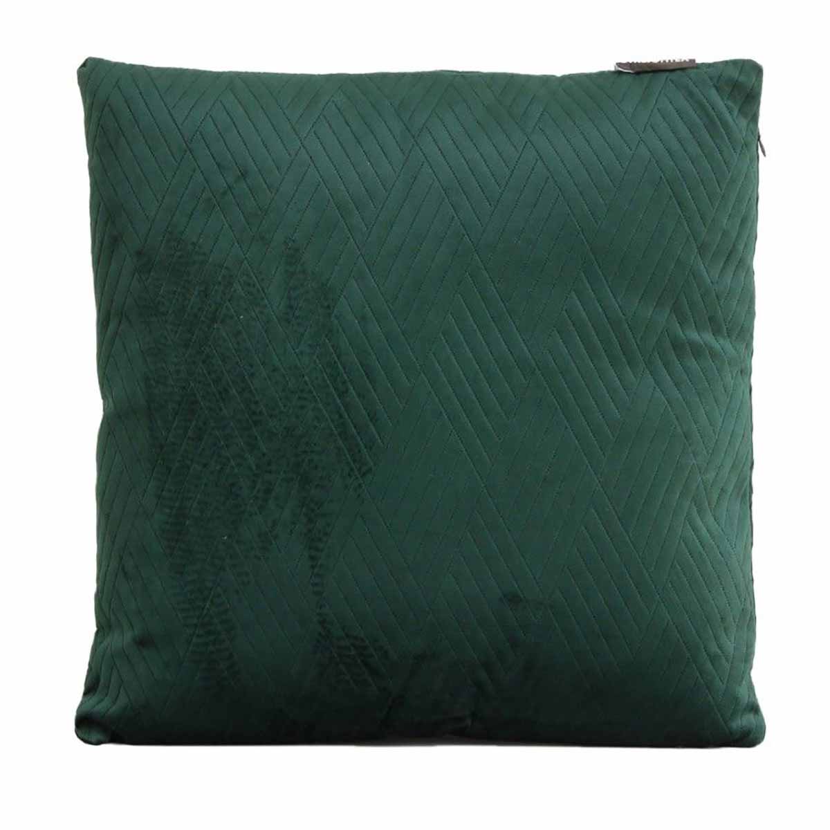 Almofada quadrada verde escura com padrão em relevo e etiqueta preta