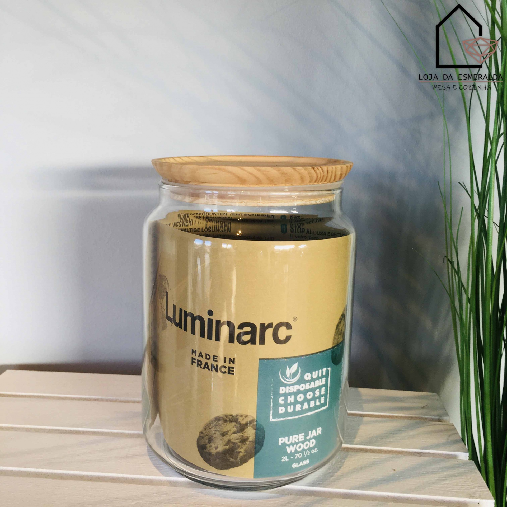 Frasco de vidro com tampa de madeira e etiqueta Luminarc
