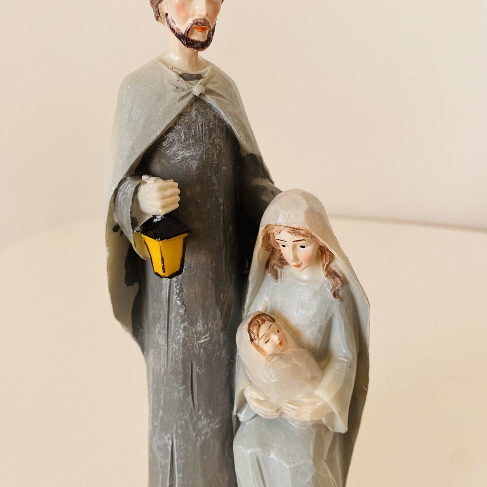 Estatueta de presépio com São José, Maria e Menino Jesus