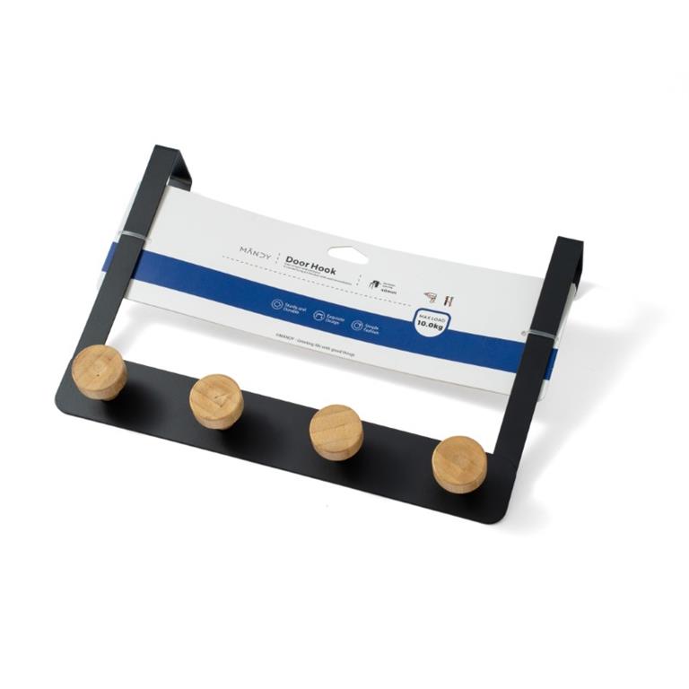 Cabide de porta preto com quatro ganchos de madeira clara na embalagem