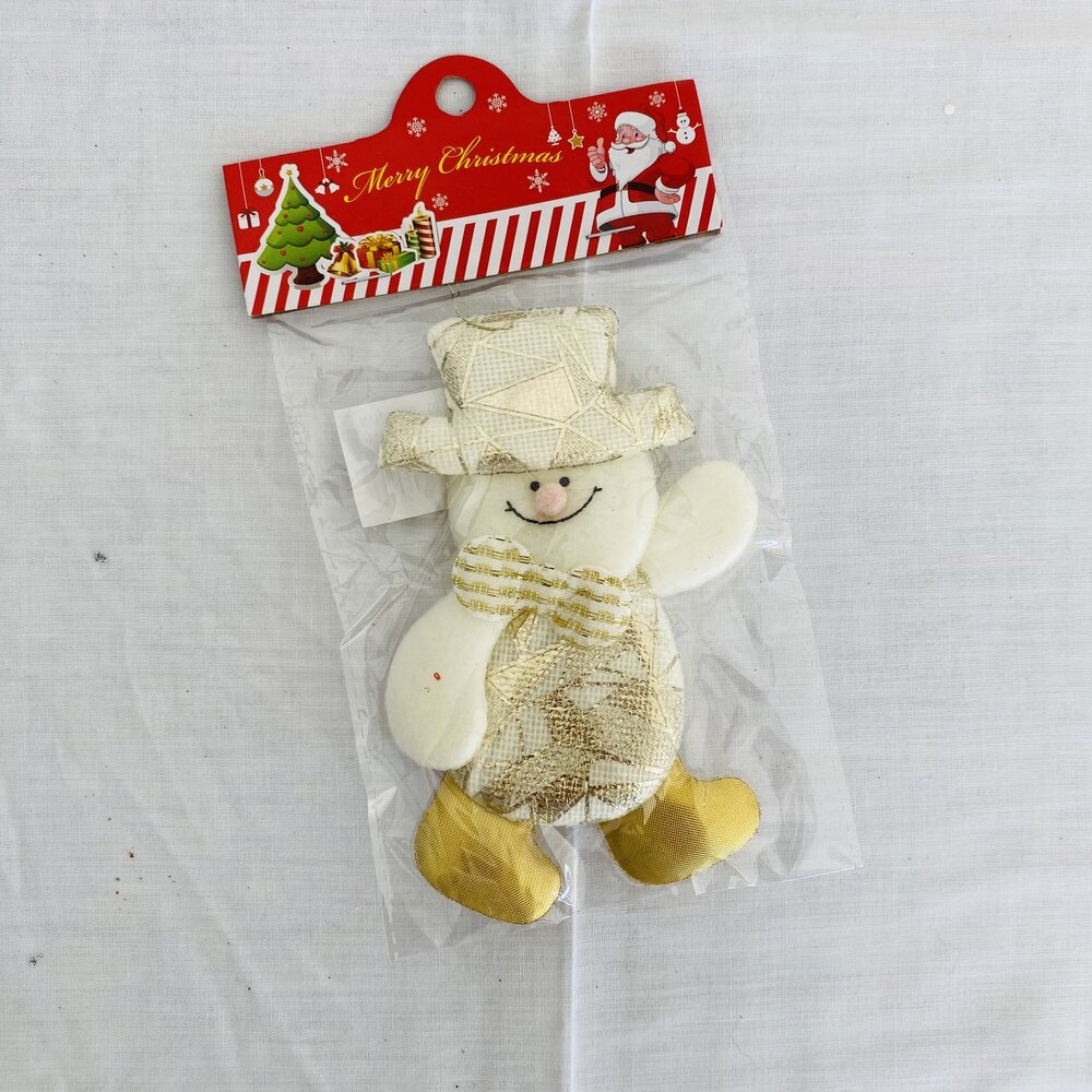 Boneco de neve decorativo branco e dourado com etiqueta natalícia