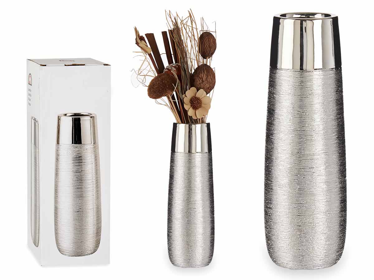 Vaso decorativo prateado com flores secas e caixa branca