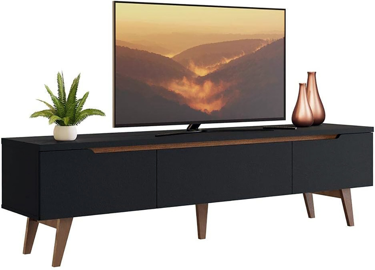 Móvel aparador preto com pernas de madeira, televisão, planta e jarras decorativas em cima