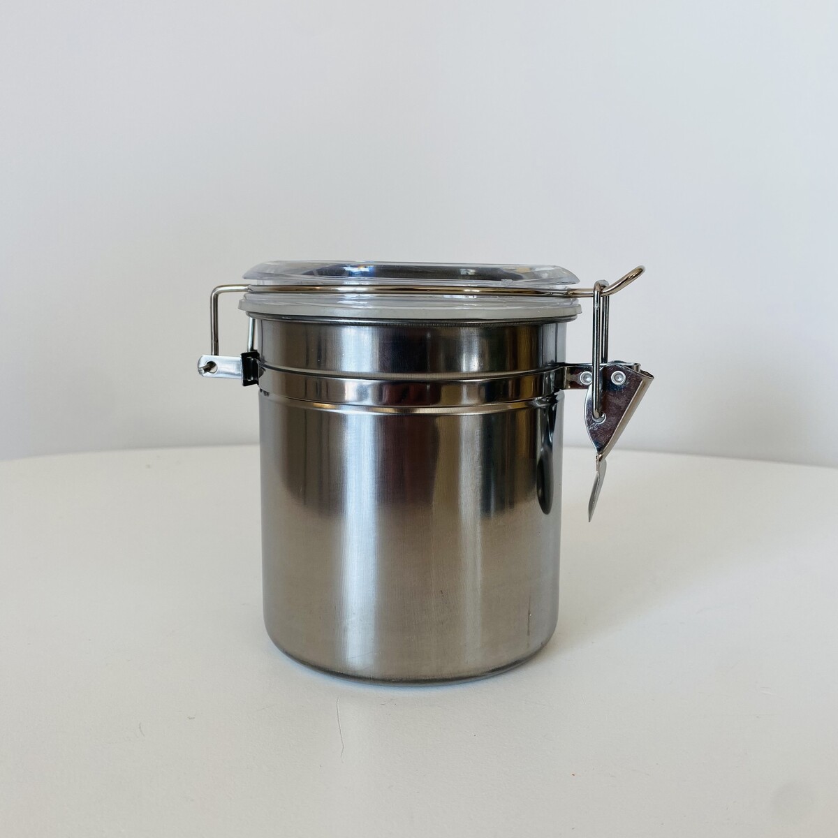 Frasco inox com tampa transparente e fecho metálico