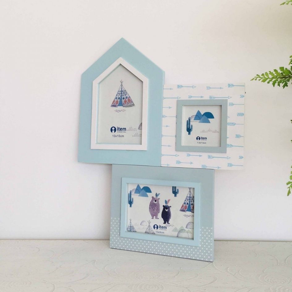 Conjunto de três molduras decorativas em tons azuis e branco com padrões e ilustrações infantis