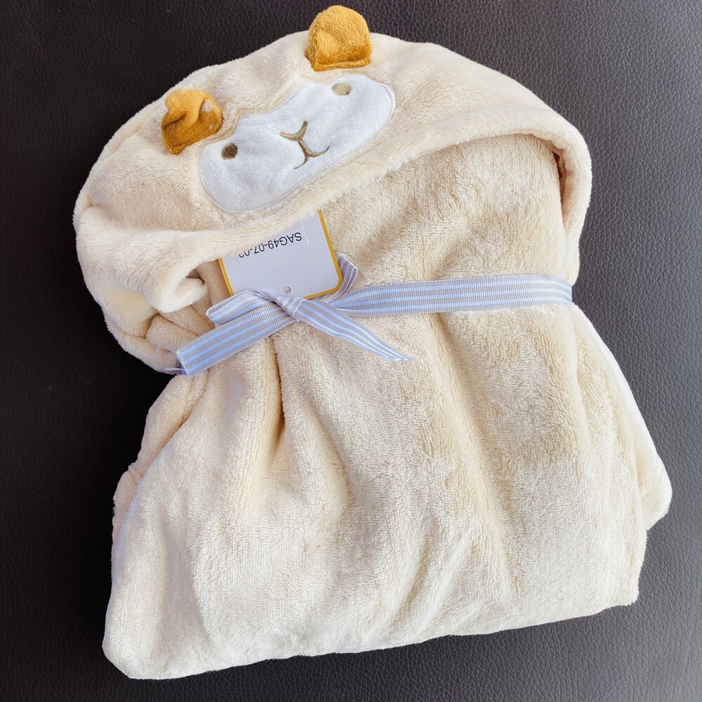 Roupão de bebé creme com capuz com rosto de ovelha e fita azul