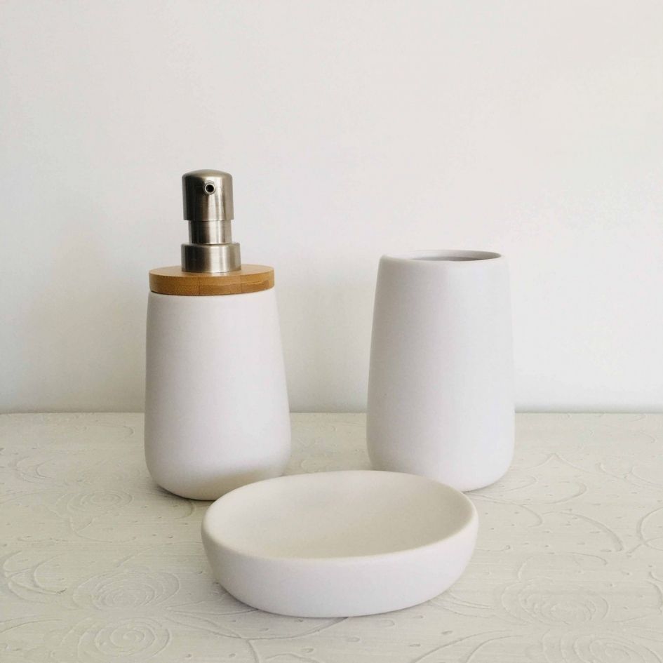 Conjunto de acessórios de casa de banho em cerâmica fosca branca com doseador, copo e saboneteira