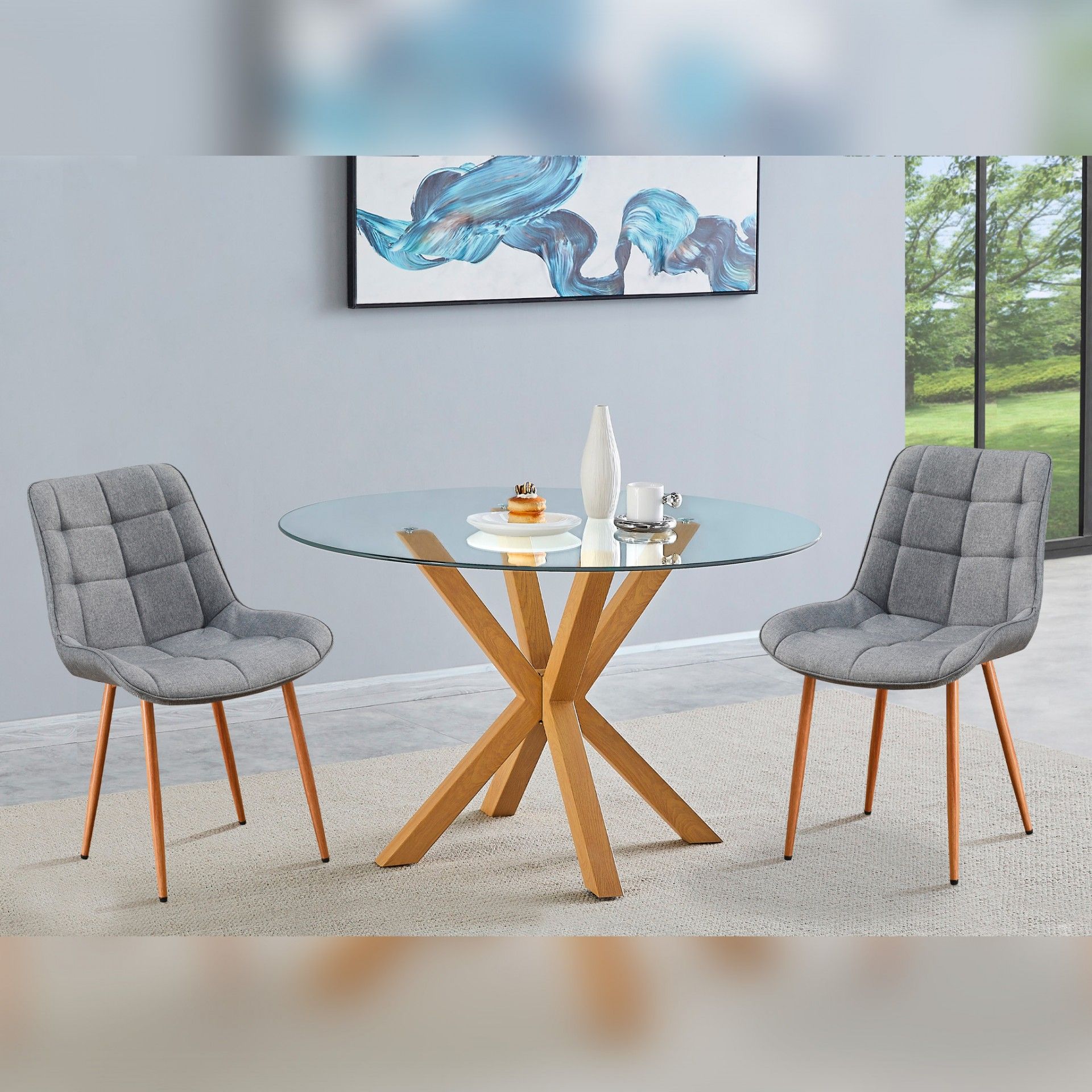 Conjunto de mesa de jantar redonda em vidro com base em madeira e duas cadeiras cinzentas estofadas