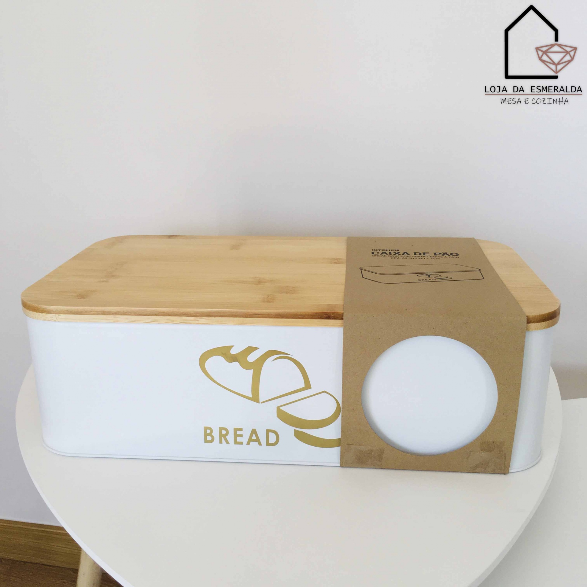 Recipiente para pão branco e madeira com embalagem de cartão