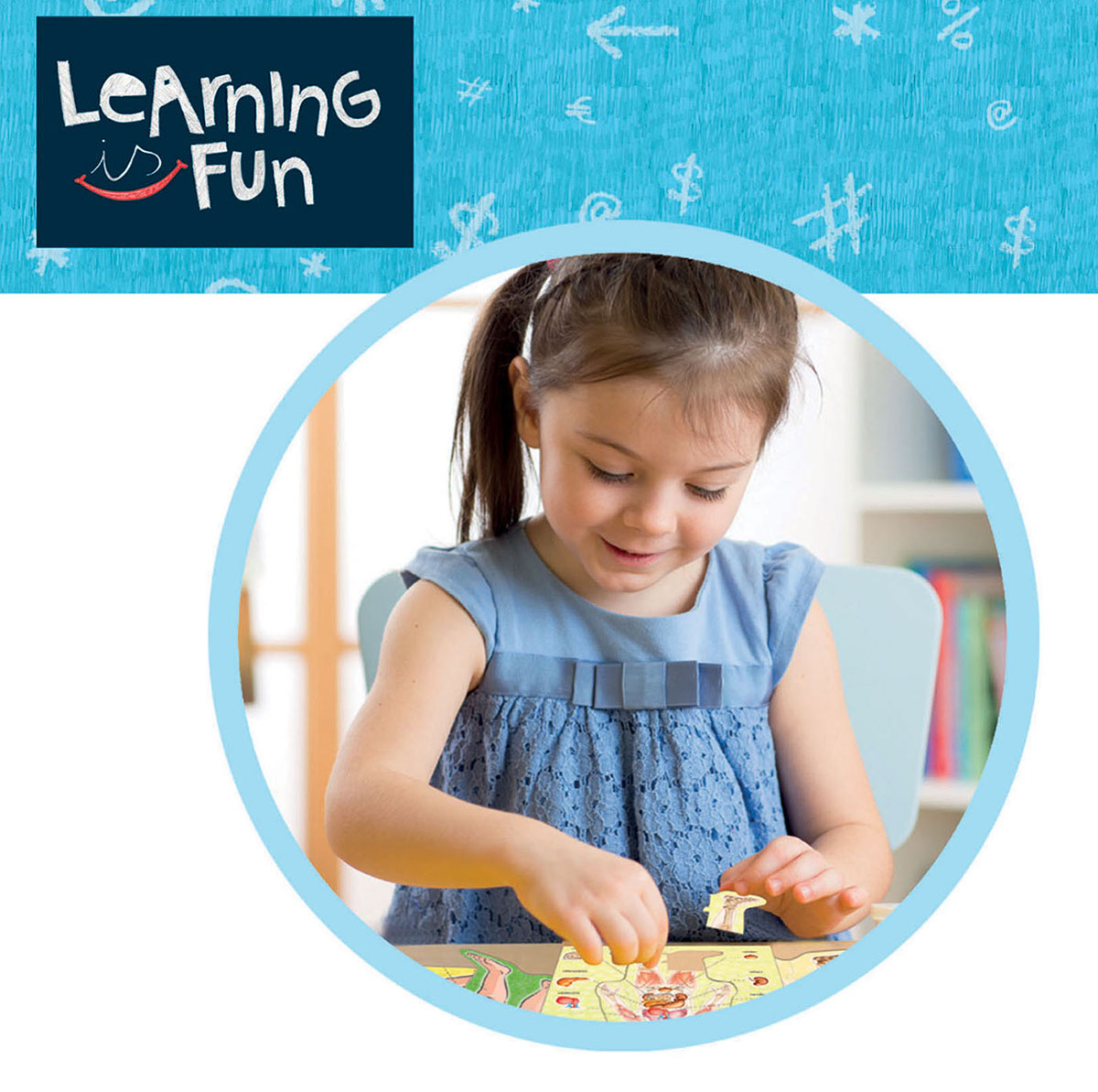 Menina a brincar com brinquedo educativo com fundo azul e texto 'Learning is Fun'